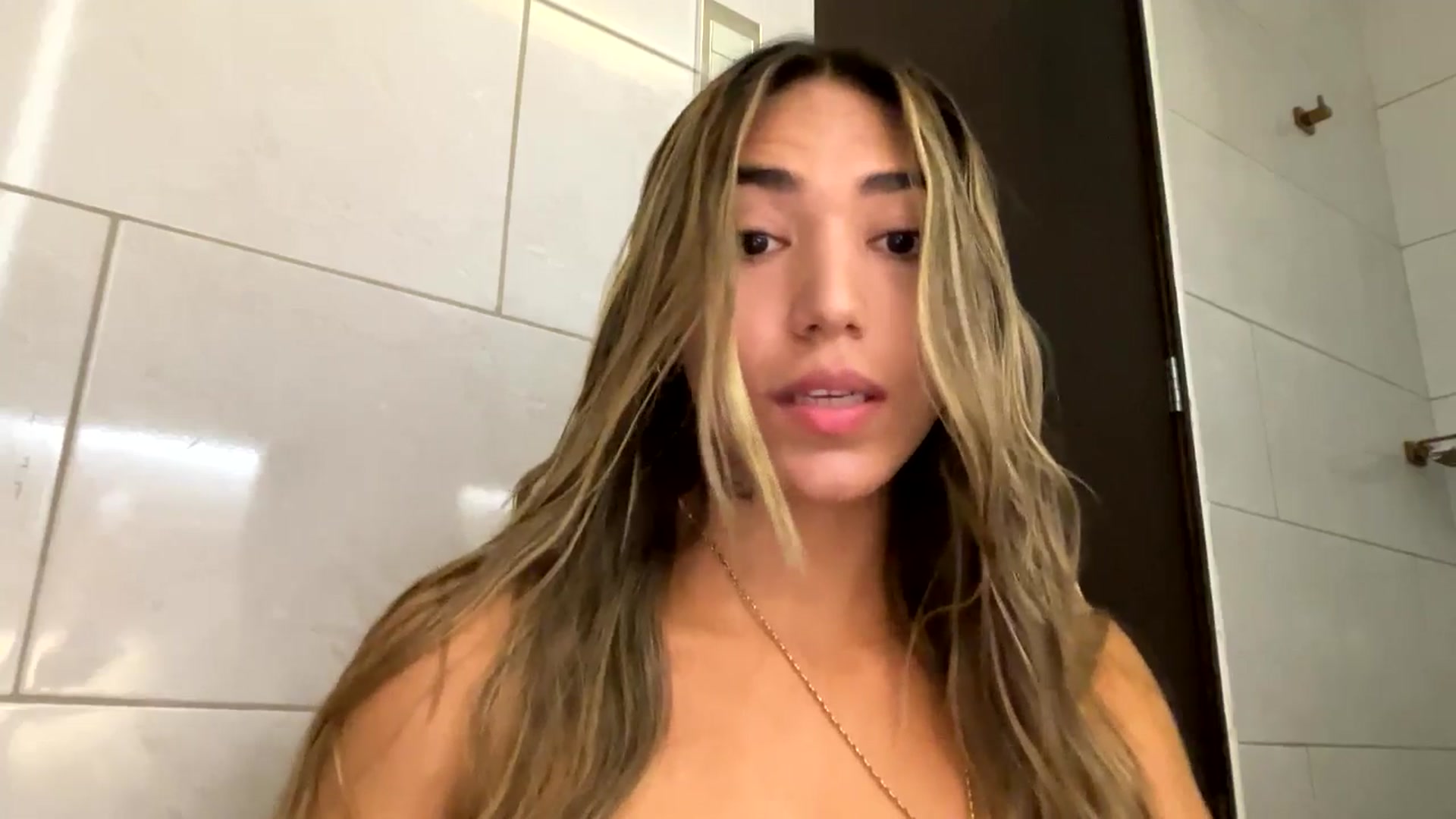Gallery image thumbnail from Missbaby8's myfreecams stream on, 06/17/2025, 11:44 image 3 of 20