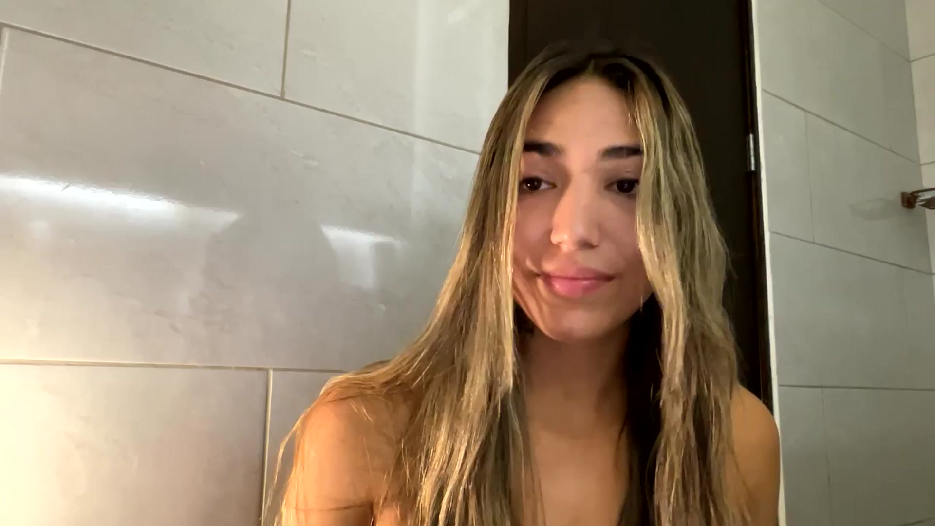 Gallery image thumbnail from Missbaby8's myfreecams stream on, 06/17/2025, 11:44 image 19 of 20