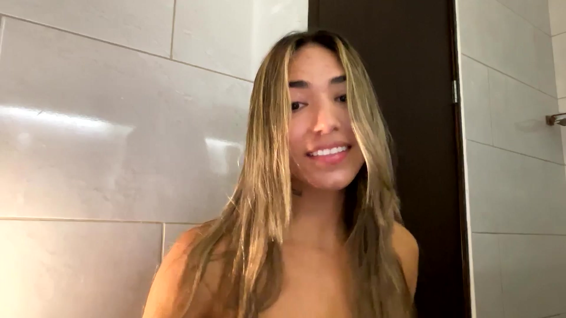 Gallery image thumbnail from Missbaby8's myfreecams stream on, 06/17/2025, 11:44 image 14 of 20
