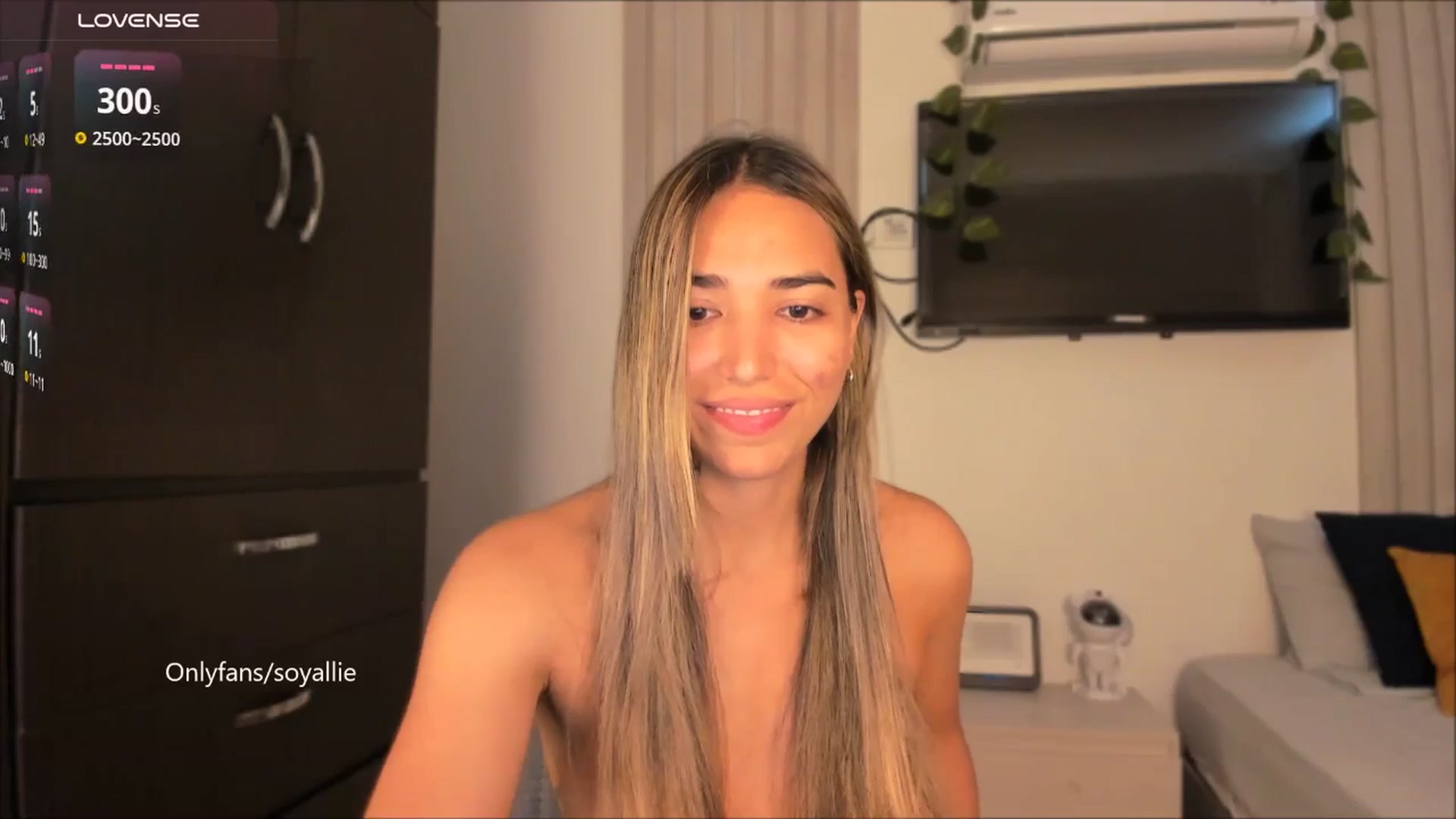 Gallery image thumbnail from Missbaby8's myfreecams stream on, 06/19/2025, 12:38 image 16 of 20