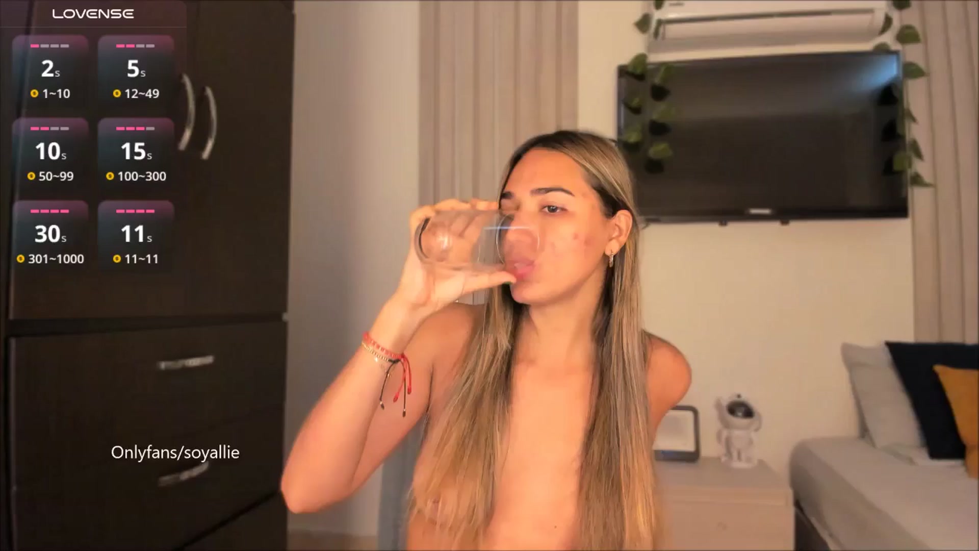 Gallery image thumbnail from Missbaby8's myfreecams stream on, 06/19/2025, 12:38 image 14 of 20