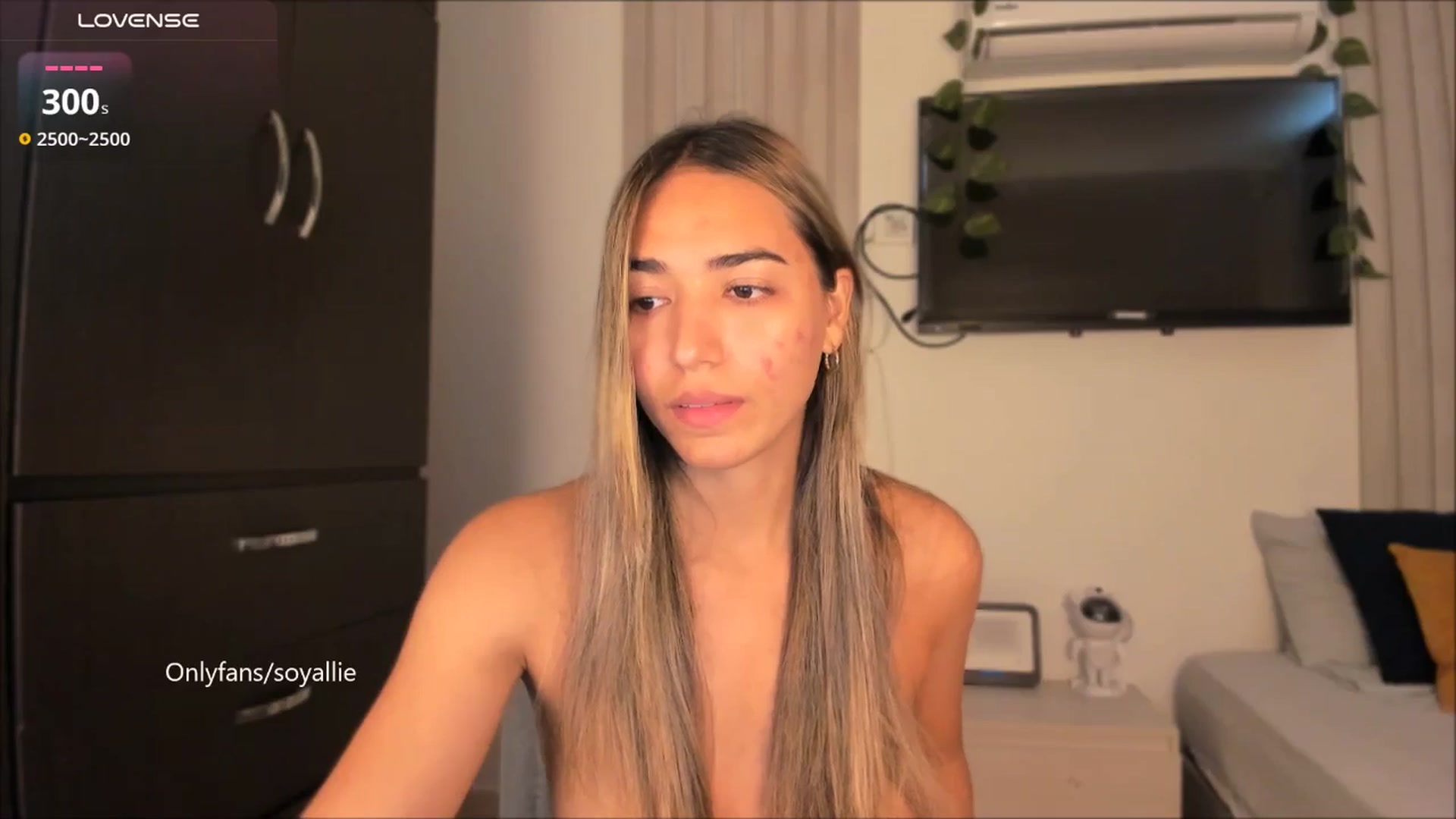 Gallery image thumbnail from Missbaby8's myfreecams stream on, 06/19/2025, 12:38 image 13 of 20