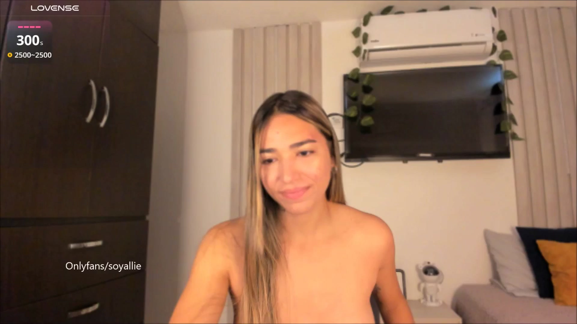 Gallery image thumbnail from Missbaby8's myfreecams stream on, 07/02/2025, 12:55 image 3 of 20