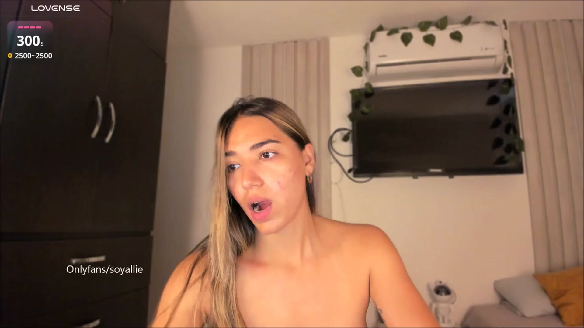 Gallery image thumbnail from Missbaby8's myfreecams stream on, 07/04/2025, 12:24 image 5 of 20