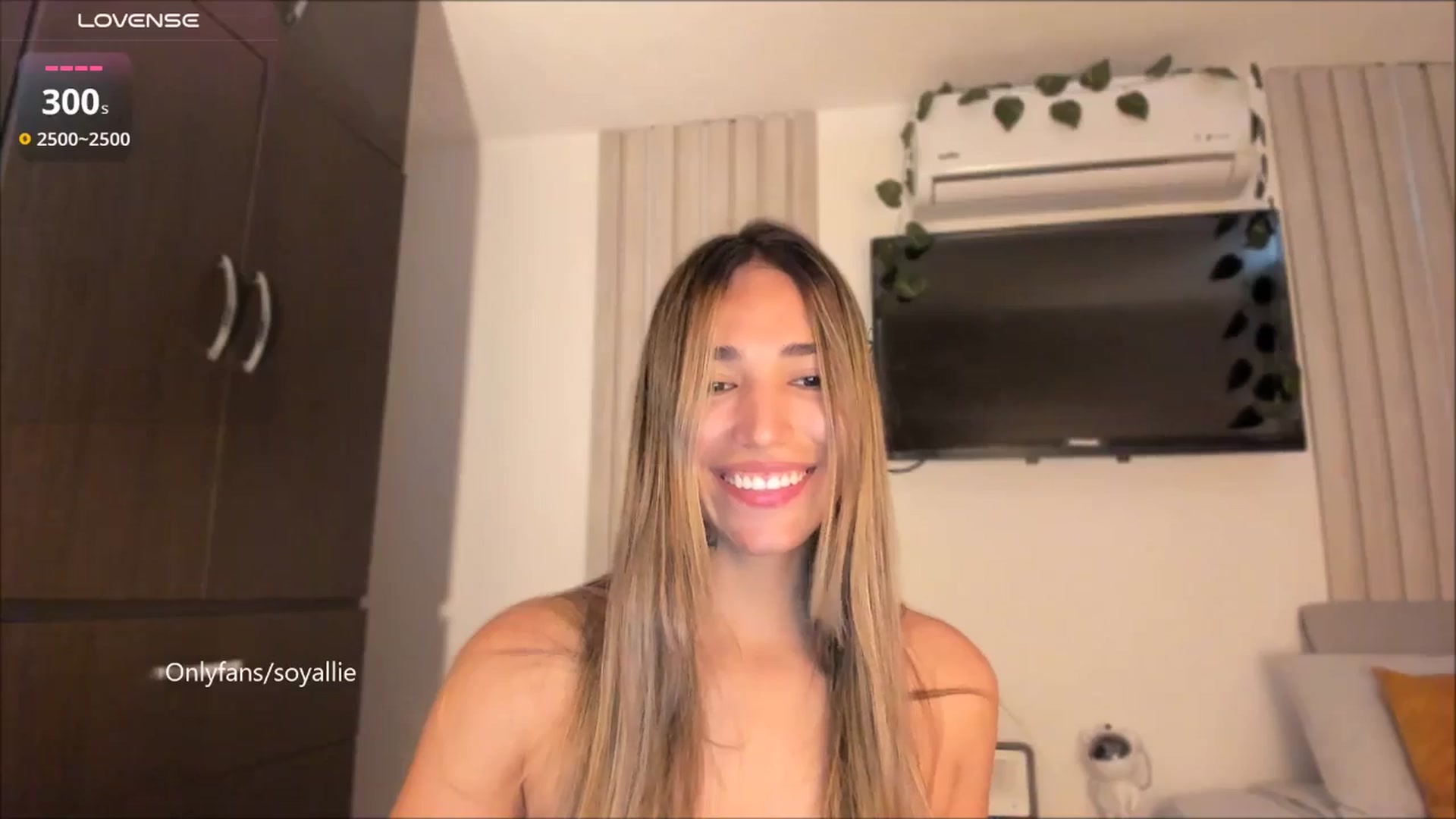 Gallery image thumbnail from Missbaby8's myfreecams stream on, 07/09/2025, 13:38 image 17 of 20