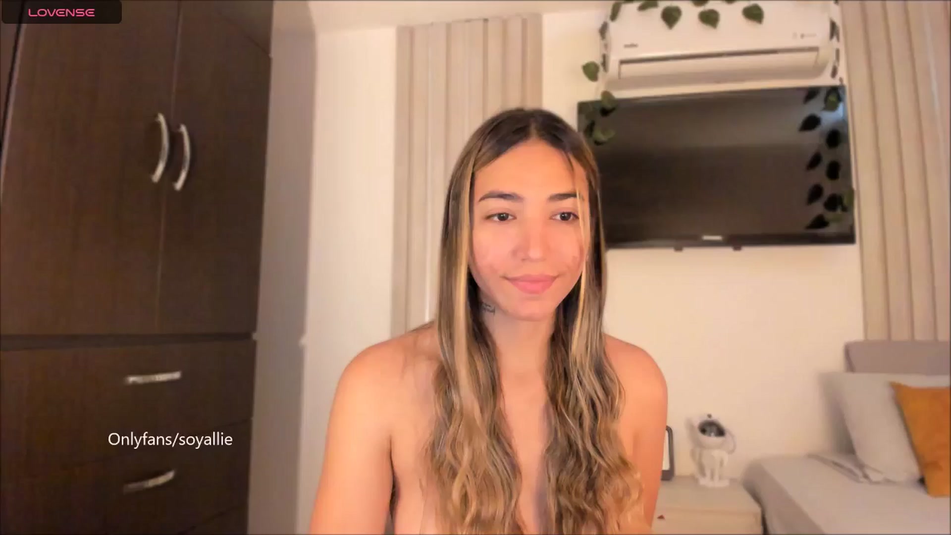 Gallery image thumbnail from Missbaby8's myfreecams stream on, 07/14/2025, 14:08 image 1 of 20