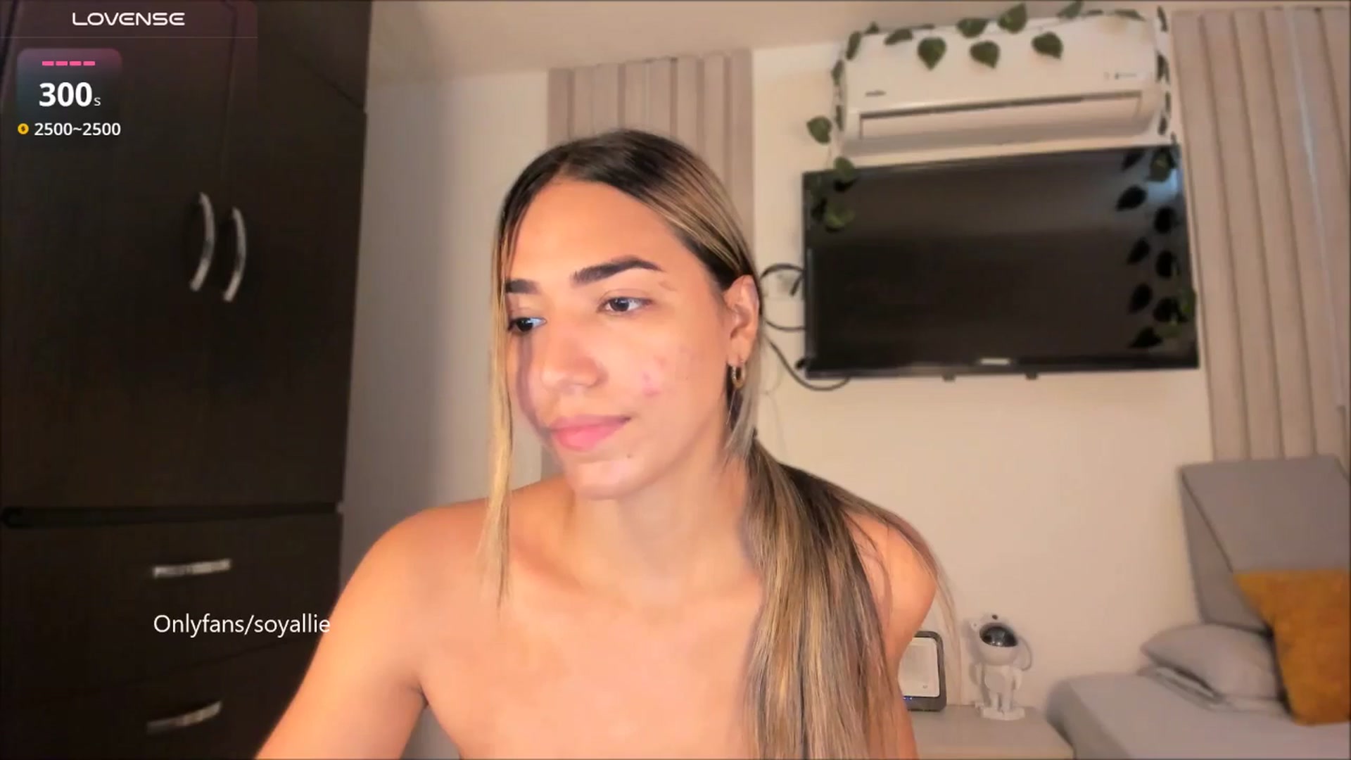 Gallery image thumbnail from Missbaby8's myfreecams stream on, 07/16/2025, 12:47 image 9 of 20