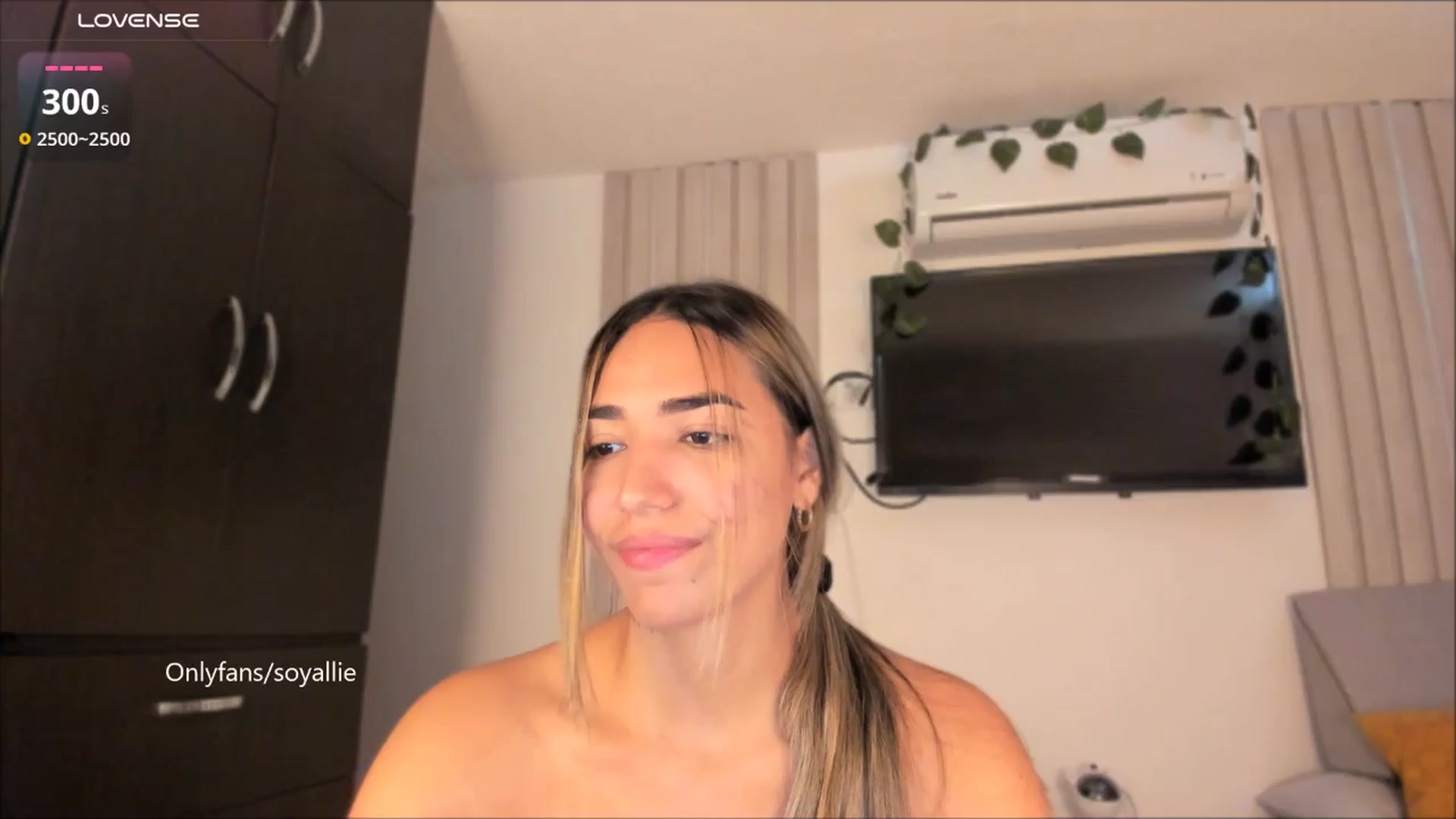 Gallery image thumbnail from Missbaby8's myfreecams stream on, 07/16/2025, 13:08 image 11 of 20