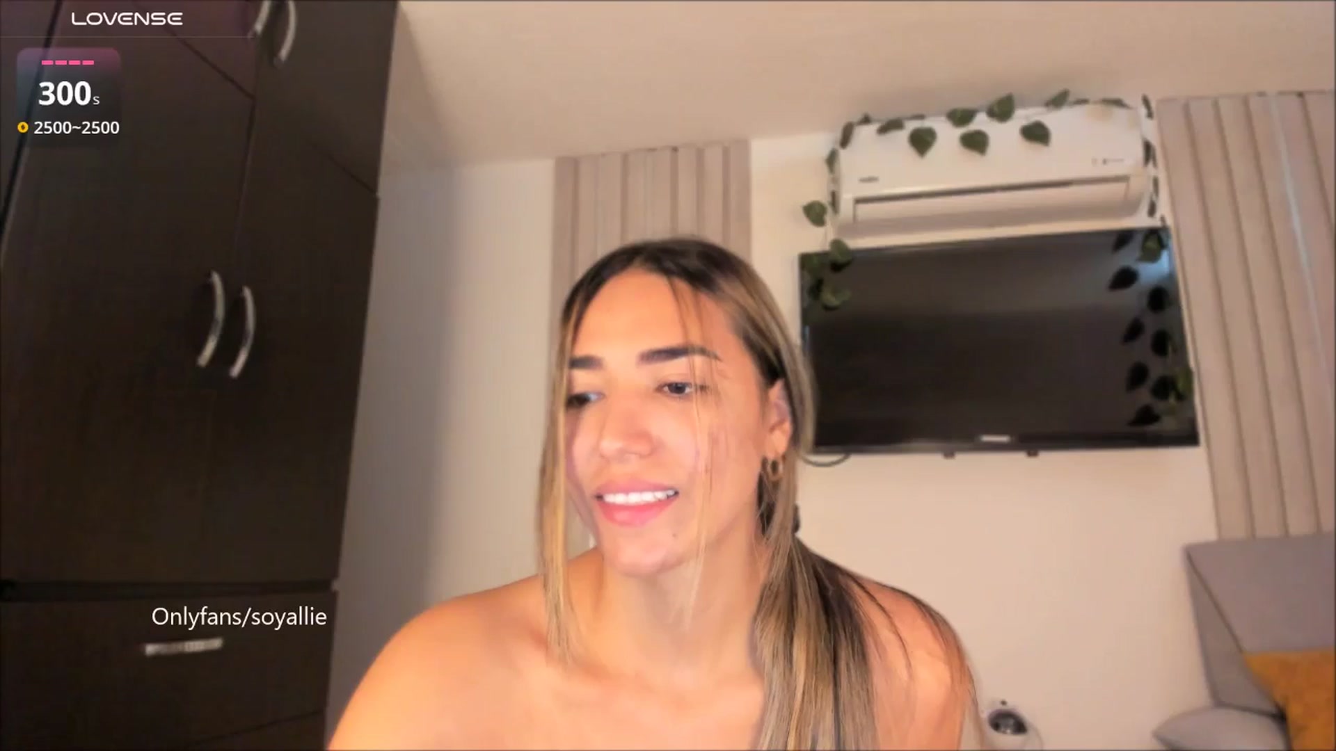 Gallery image thumbnail from Missbaby8's myfreecams stream on, 07/16/2025, 13:08 image 9 of 20
