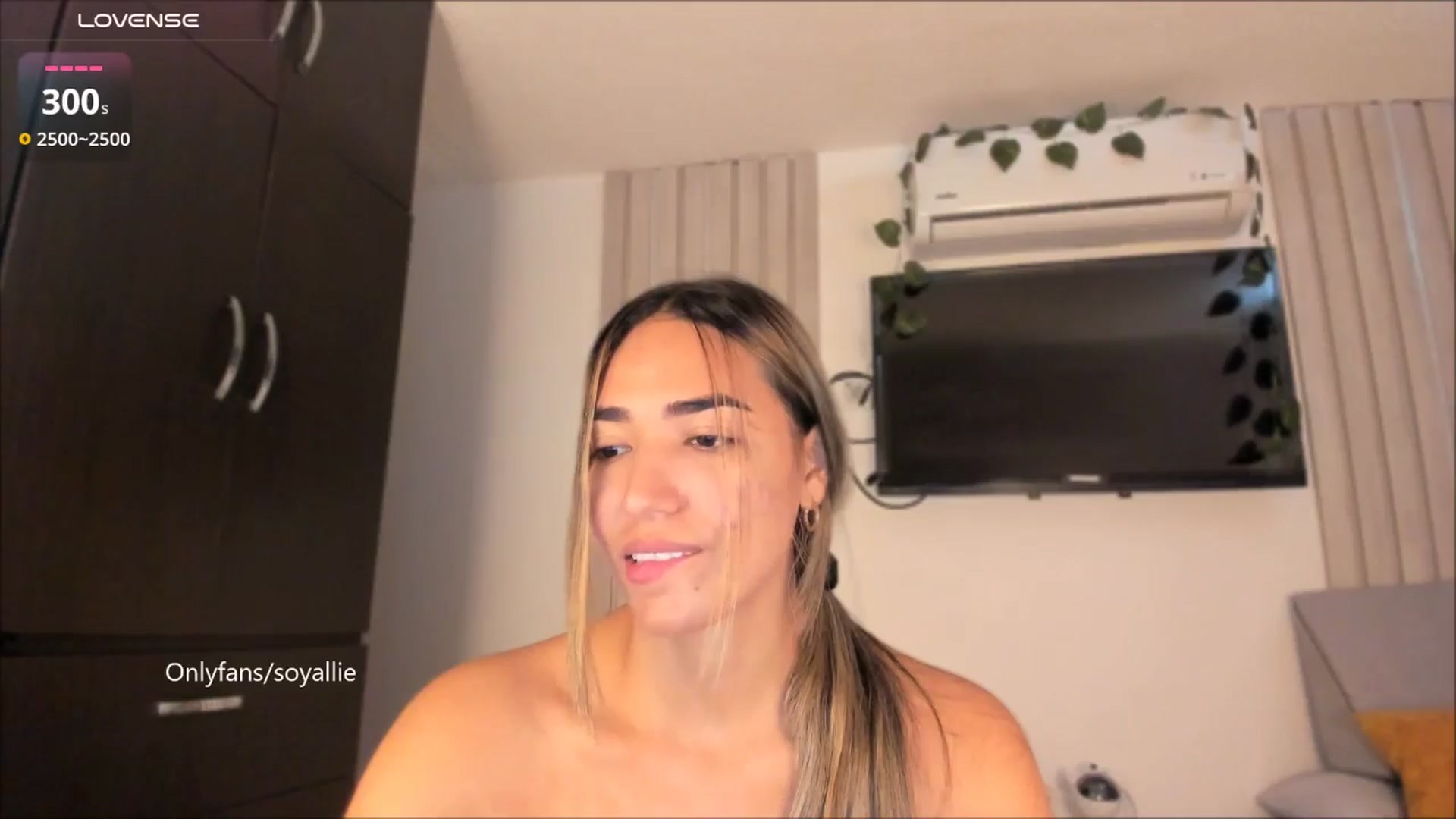 Gallery image thumbnail from Missbaby8's myfreecams stream on, 07/16/2025, 13:08 image 12 of 20