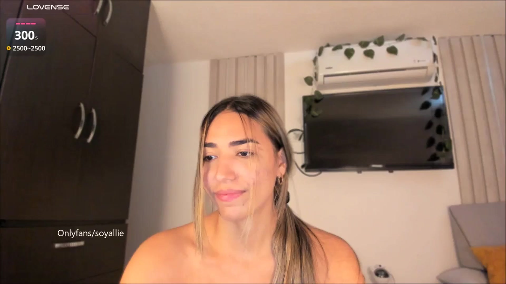Gallery image thumbnail from Missbaby8's myfreecams stream on, 07/16/2025, 13:08 image 10 of 20