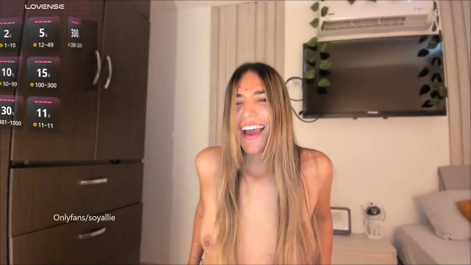 Gallery image thumbnail from Missbaby8's myfreecams stream on, 07/28/2025, 13:16 image 9 of 20