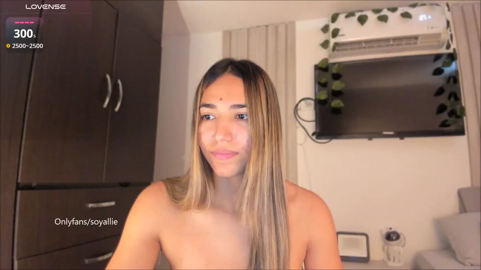 Gallery image thumbnail from Missbaby8's myfreecams stream on, 07/28/2025, 13:16 image 14 of 20