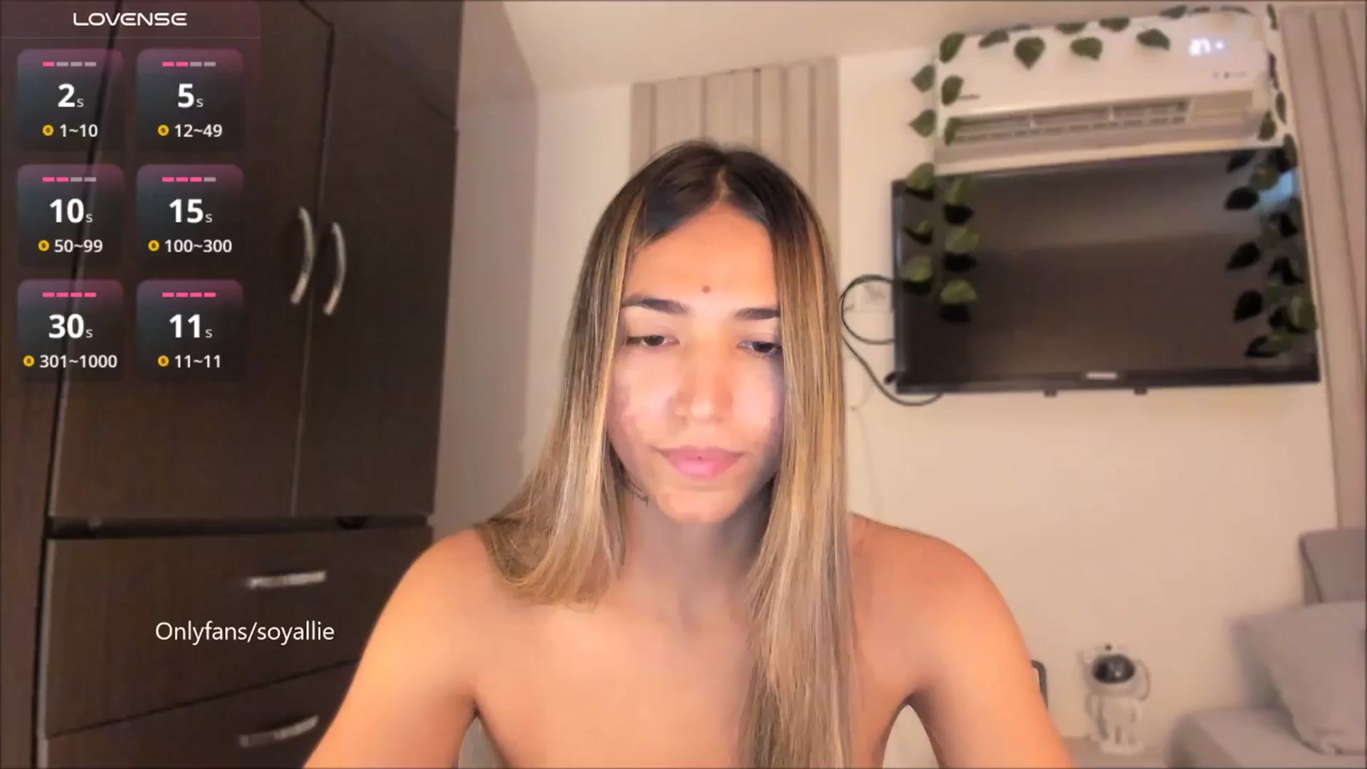 Gallery image thumbnail from Missbaby8's myfreecams stream on, 07/28/2025, 13:16 image 12 of 20