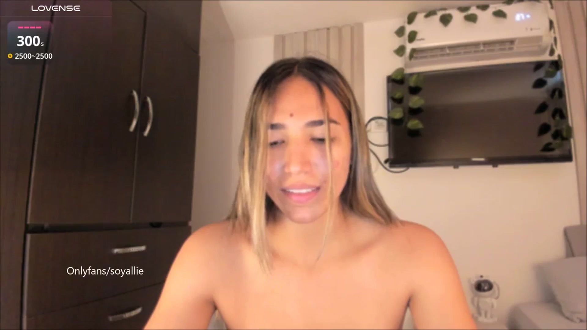 Gallery image thumbnail from Missbaby8's myfreecams stream on, 07/29/2025, 13:05 image 8 of 20