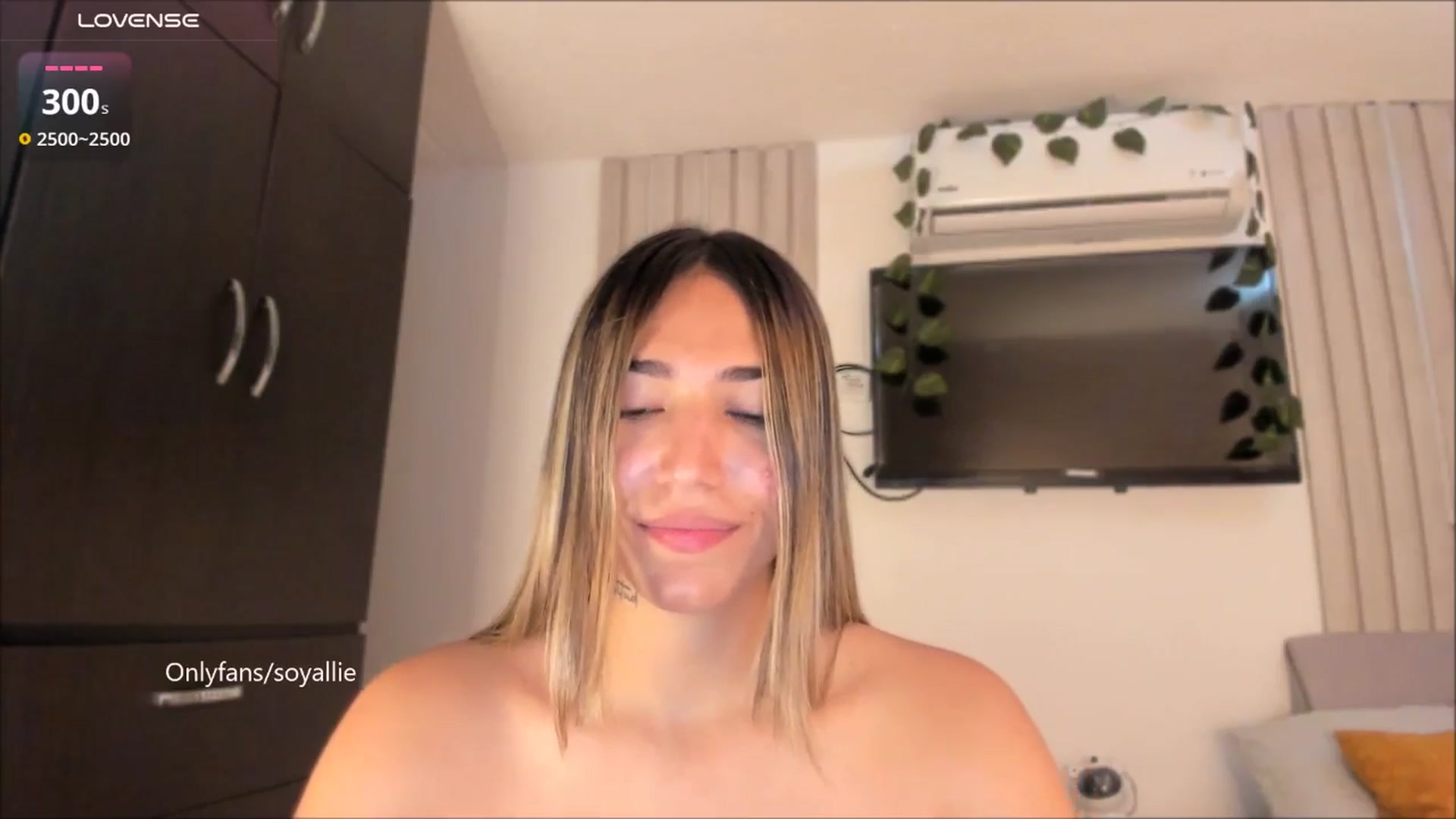 Gallery image thumbnail from Missbaby8's myfreecams stream on, 08/01/2025, 13:44 image 16 of 20