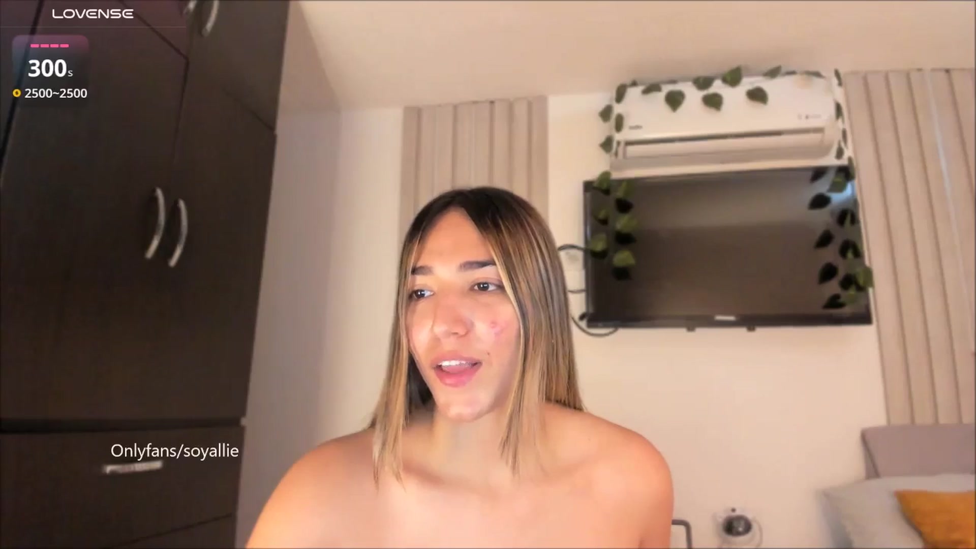 Gallery image thumbnail from Missbaby8's myfreecams stream on, 08/01/2025, 13:44 image 14 of 20