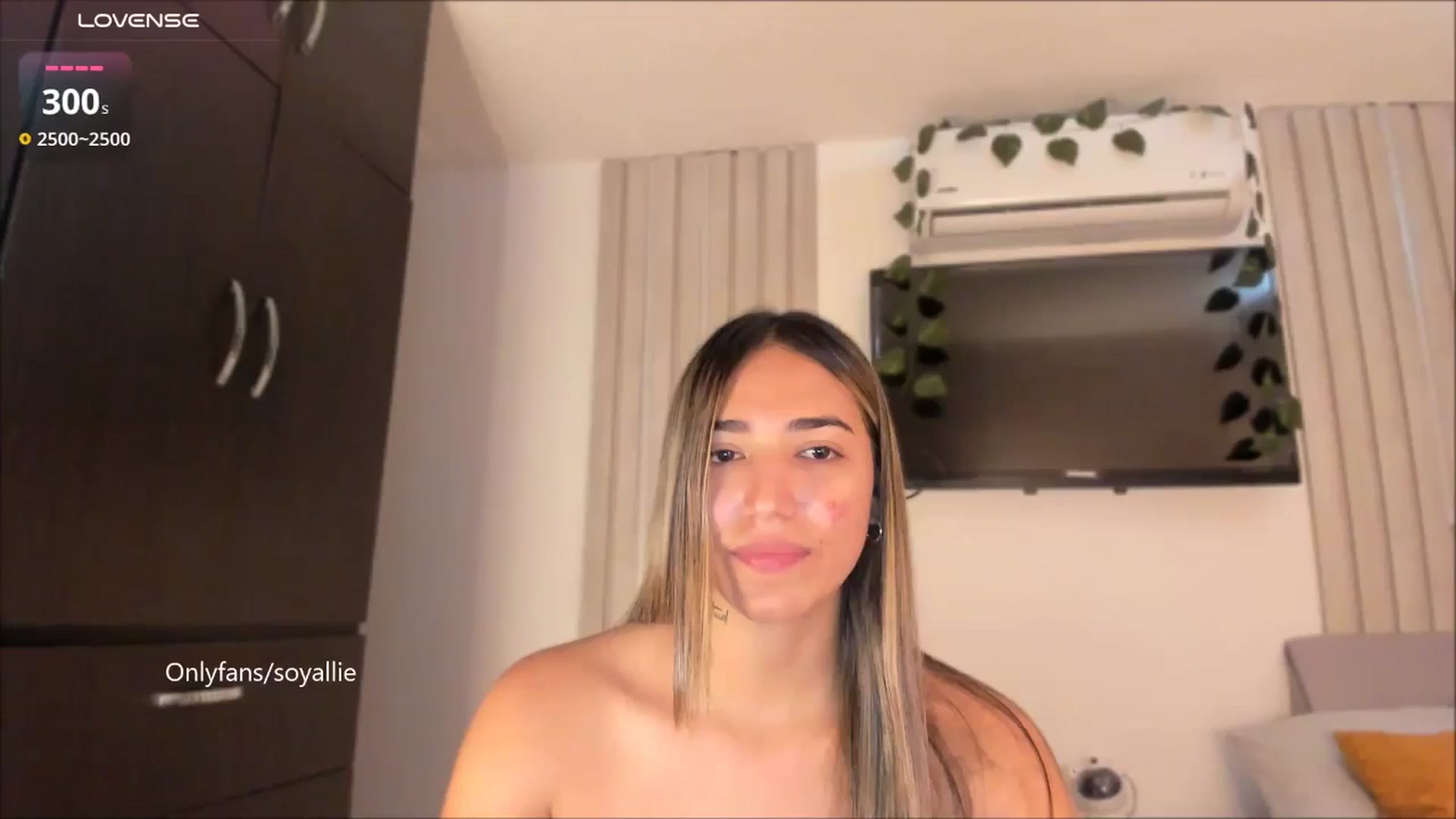 Gallery image thumbnail from Missbaby8's myfreecams stream on, 08/01/2025, 13:44 image 13 of 20