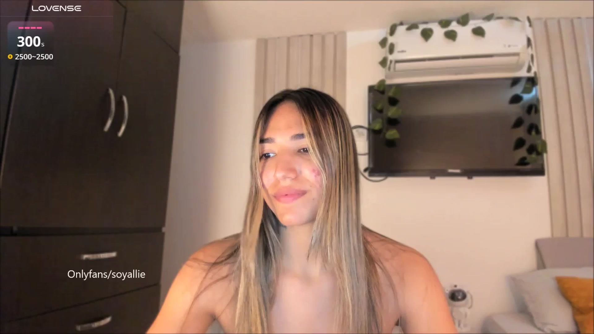 Gallery image thumbnail from Missbaby8's myfreecams stream on, 08/02/2025, 13:11 image 18 of 20