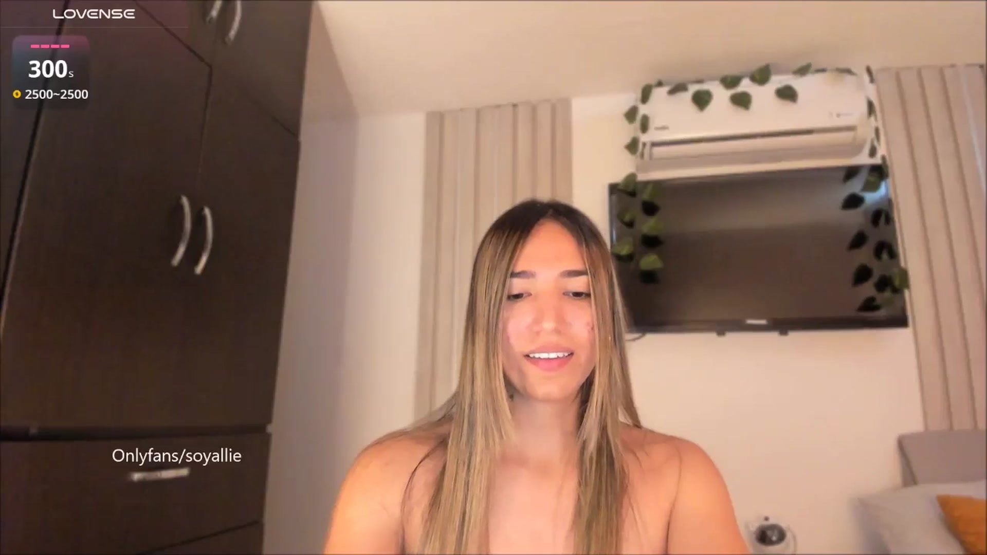 Gallery image thumbnail from Missbaby8's myfreecams stream on, 08/04/2025, 13:47 image 5 of 20