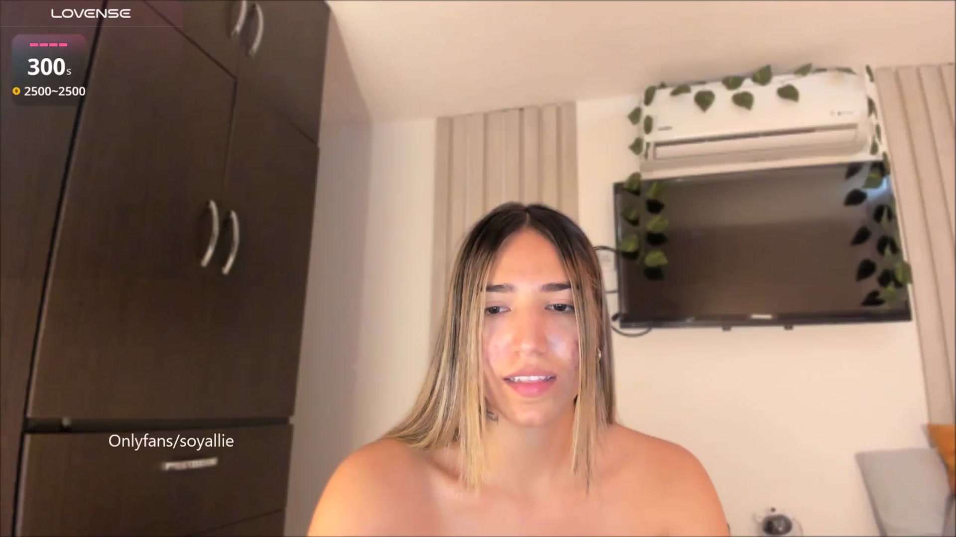 Gallery image thumbnail from Missbaby8's myfreecams stream on, 08/05/2025, 13:47 image 10 of 20