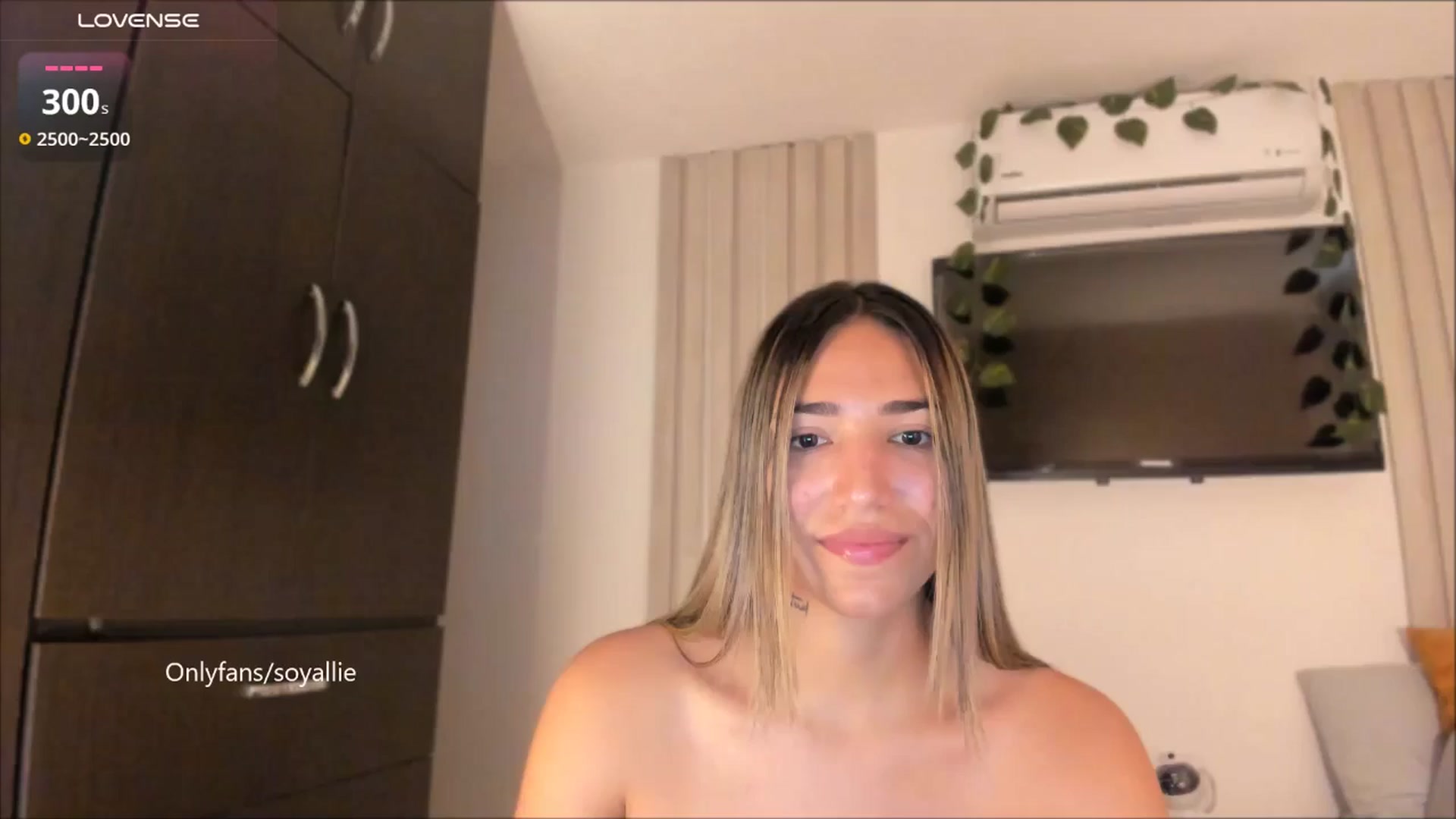 Gallery image thumbnail from Missbaby8's myfreecams stream on, 08/05/2025, 13:47 image 2 of 20