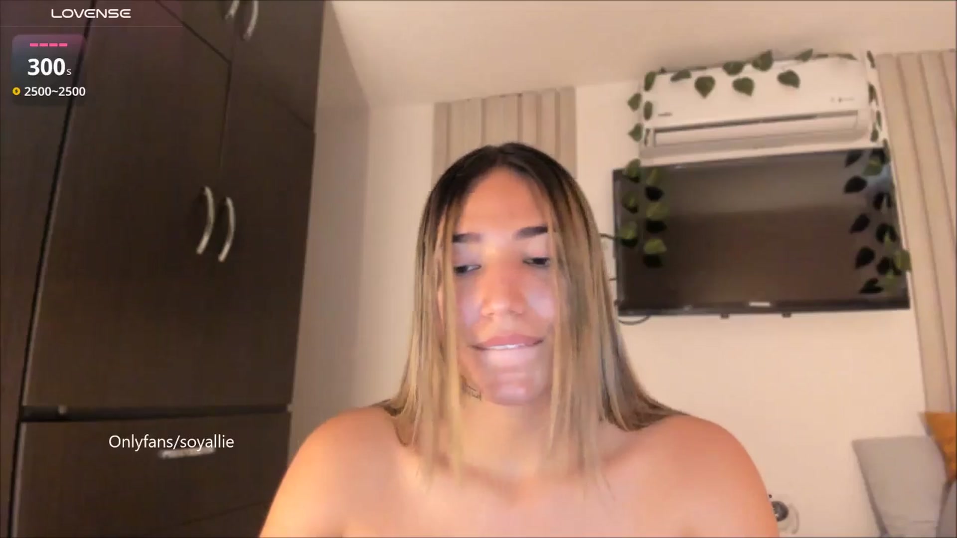Gallery image thumbnail from Missbaby8's myfreecams stream on, 08/05/2025, 13:47 image 3 of 20