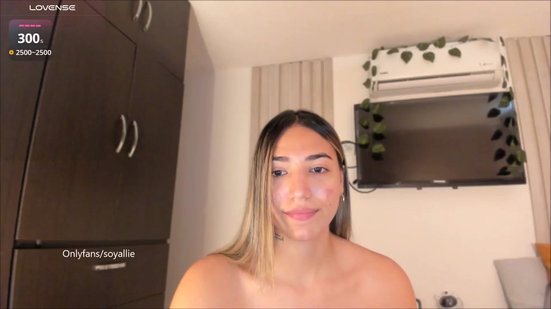 Gallery image thumbnail from Missbaby8's myfreecams stream on, 08/05/2025, 13:47 image 7 of 20