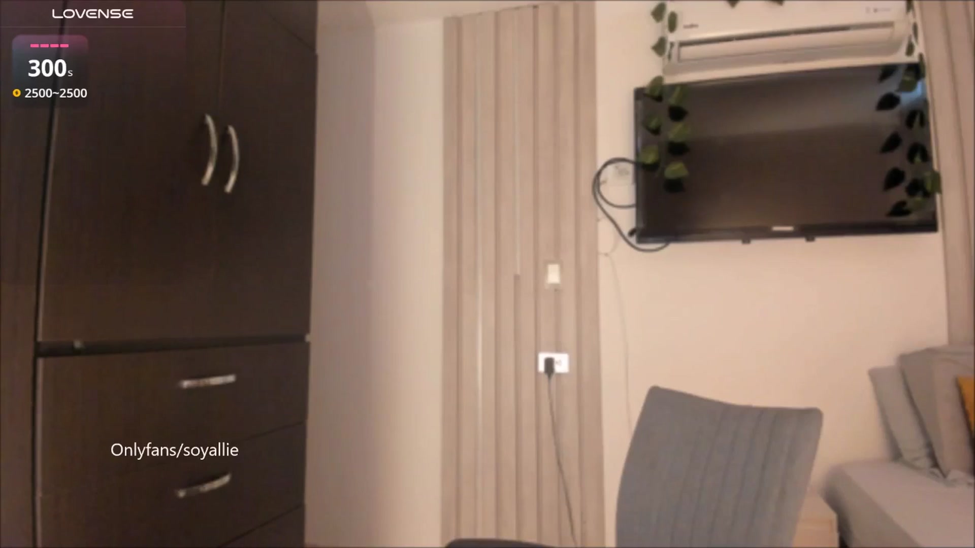 Gallery image thumbnail from Missbaby8's myfreecams stream on, 08/06/2025, 12:01 image 16 of 20