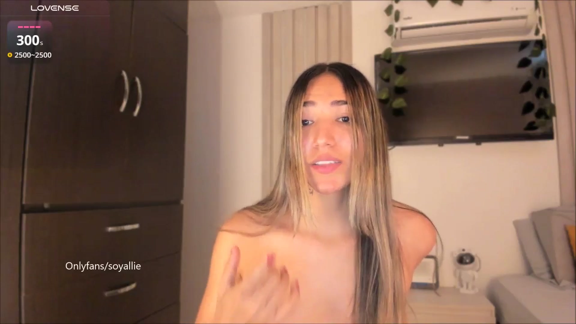 Gallery image thumbnail from Missbaby8's myfreecams stream on, 08/06/2025, 12:01 image 10 of 20