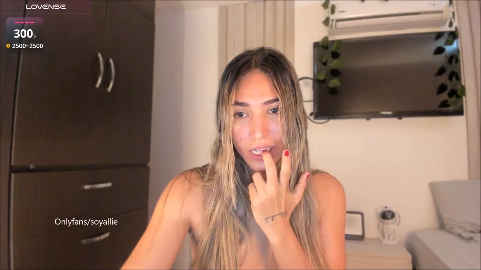 Gallery image thumbnail from Missbaby8's myfreecams stream on, 08/07/2025, 13:29 image 19 of 20