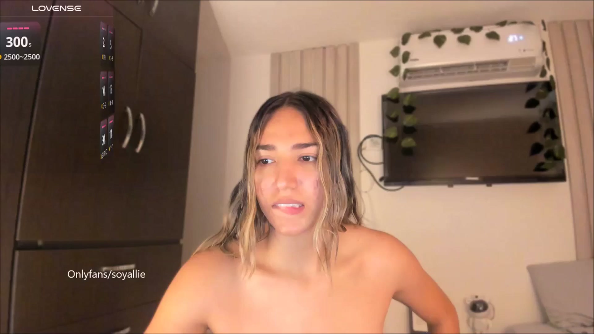 Gallery image thumbnail from Missbaby8's myfreecams stream on, 08/07/2025, 13:29 image 2 of 20