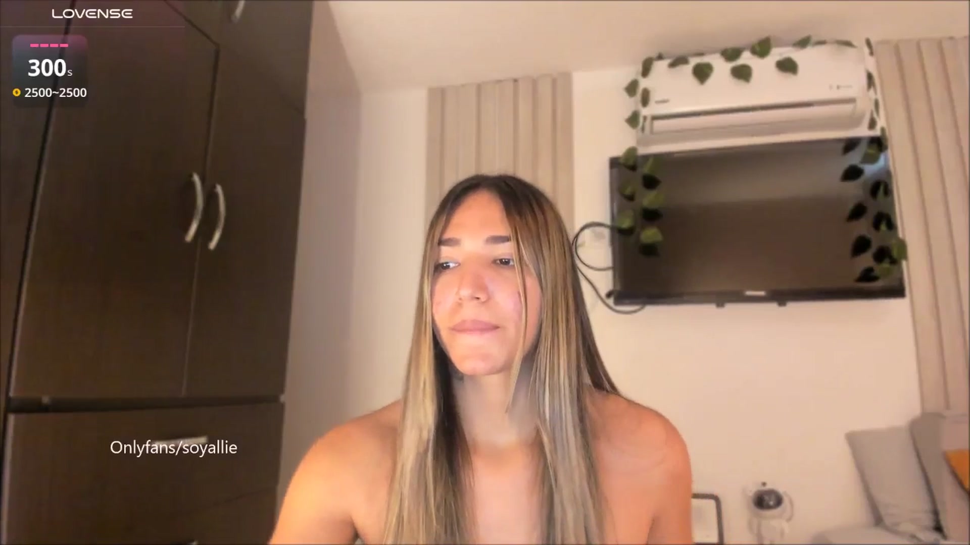 Gallery image thumbnail from Missbaby8's myfreecams stream on, 08/08/2025, 12:51 image 8 of 20