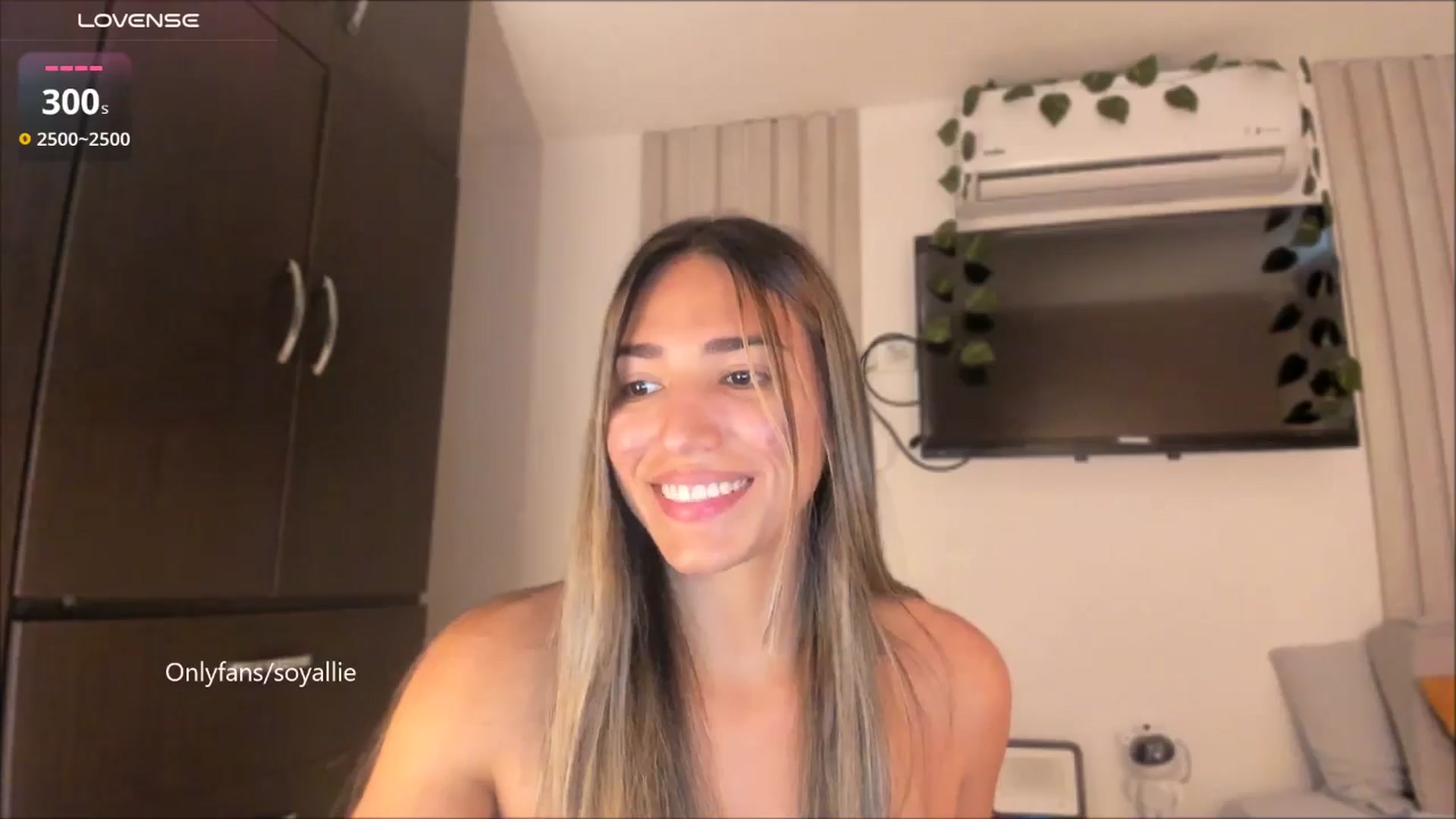 Gallery image thumbnail from Missbaby8's myfreecams stream on, 08/08/2025, 12:51 image 5 of 20