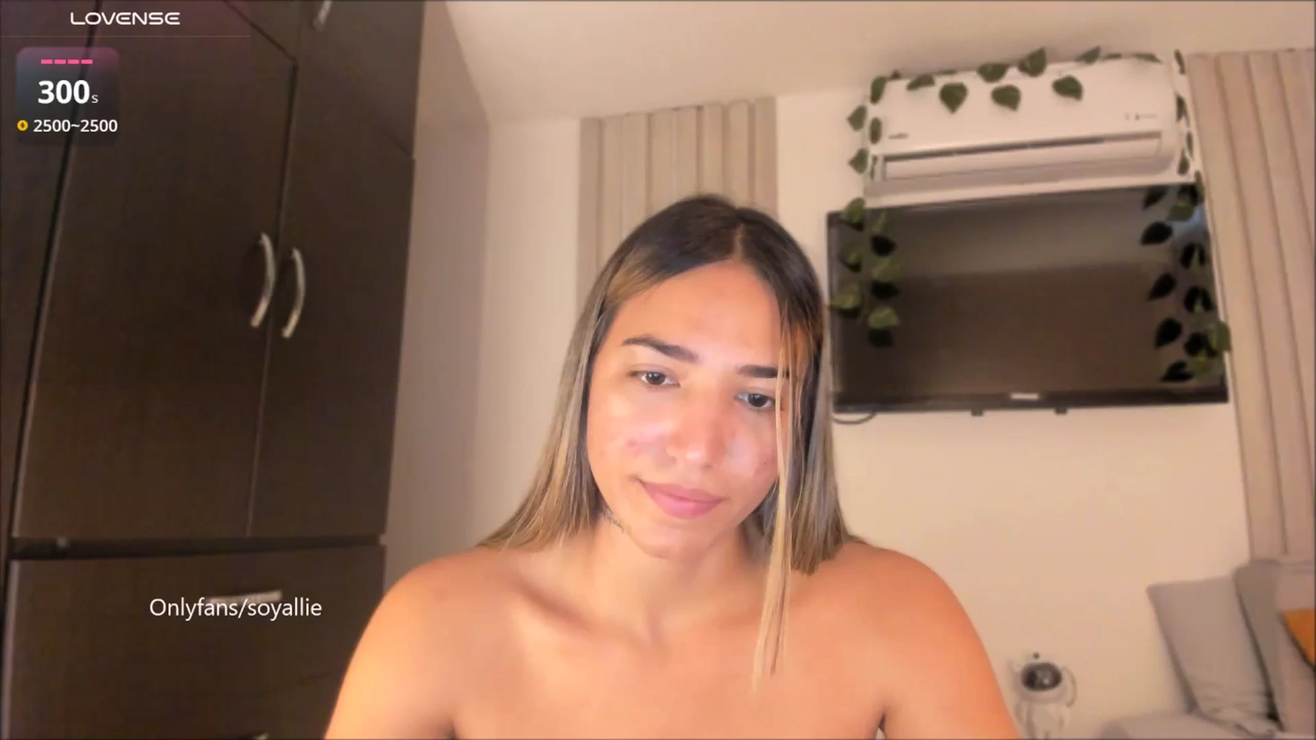 Gallery image thumbnail from Missbaby8's myfreecams stream on, 08/08/2025, 12:51 image 3 of 20