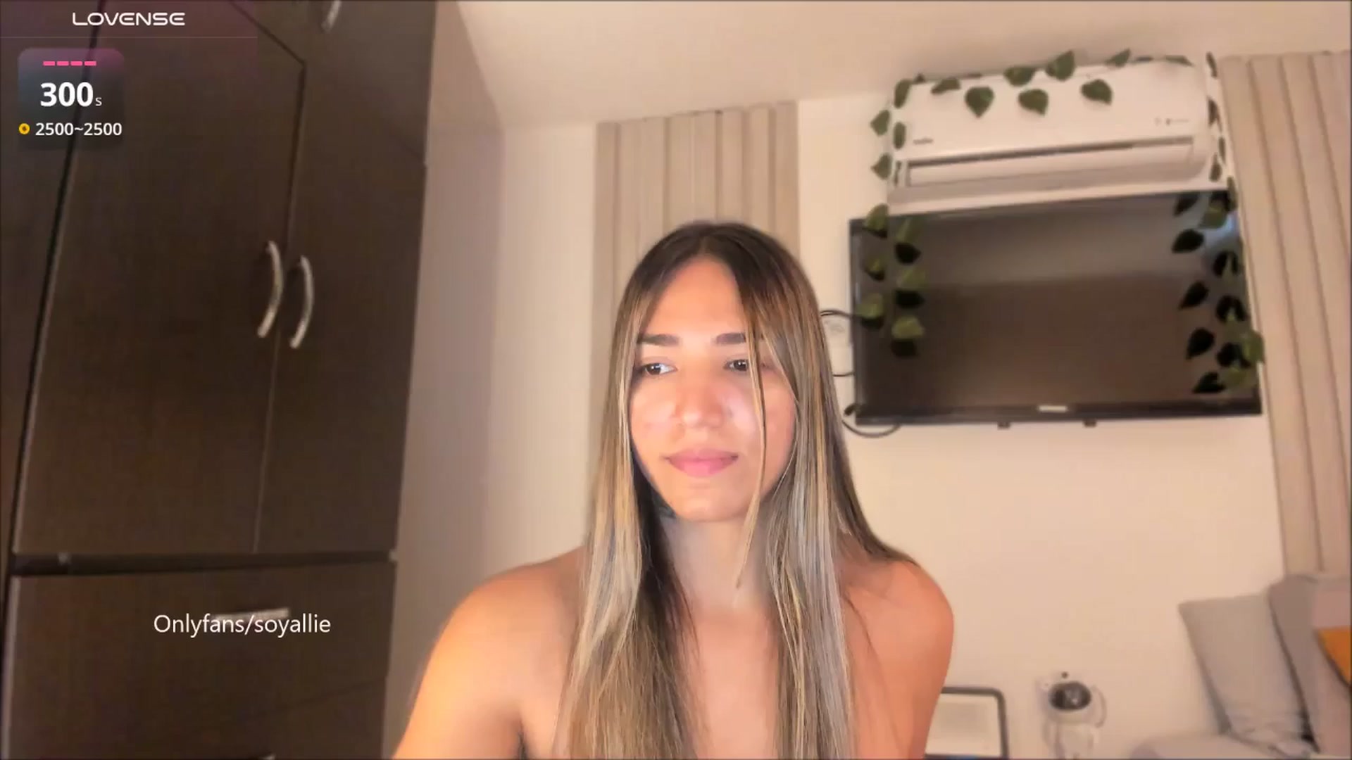Gallery image thumbnail from Missbaby8's myfreecams stream on, 08/08/2025, 12:51 image 6 of 20