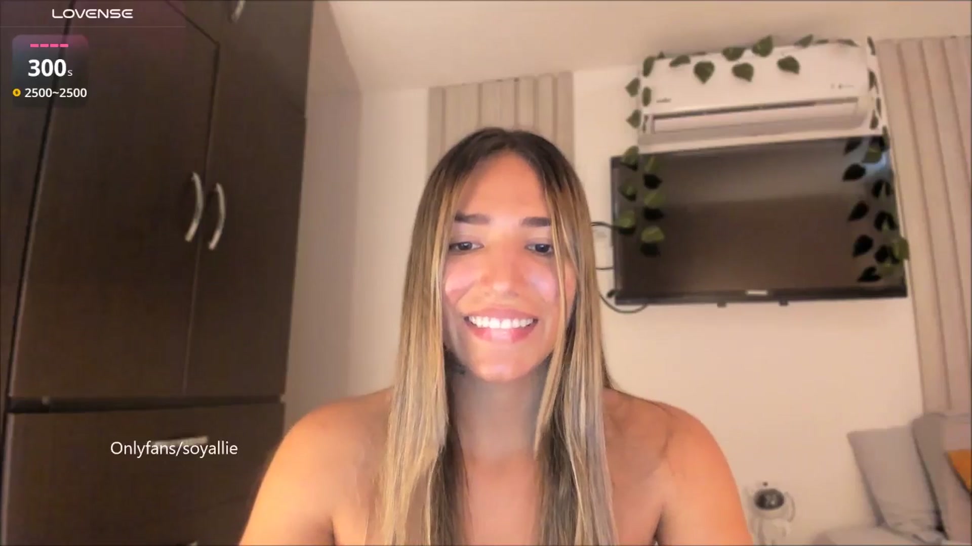 Gallery image thumbnail from Missbaby8's myfreecams stream on, 08/08/2025, 12:51 image 7 of 20