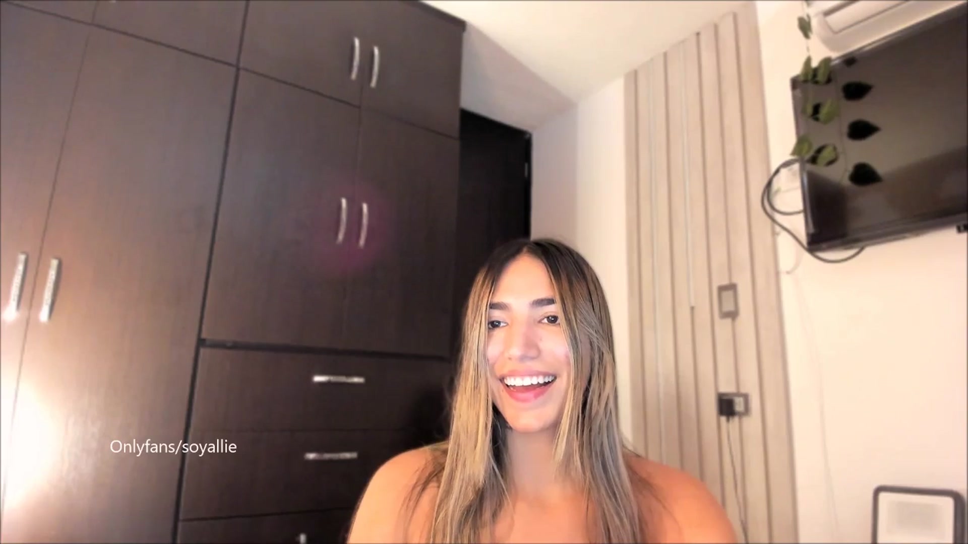 Gallery image thumbnail from Missbaby8's myfreecams stream on, 08/11/2025, 13:30 image 8 of 20
