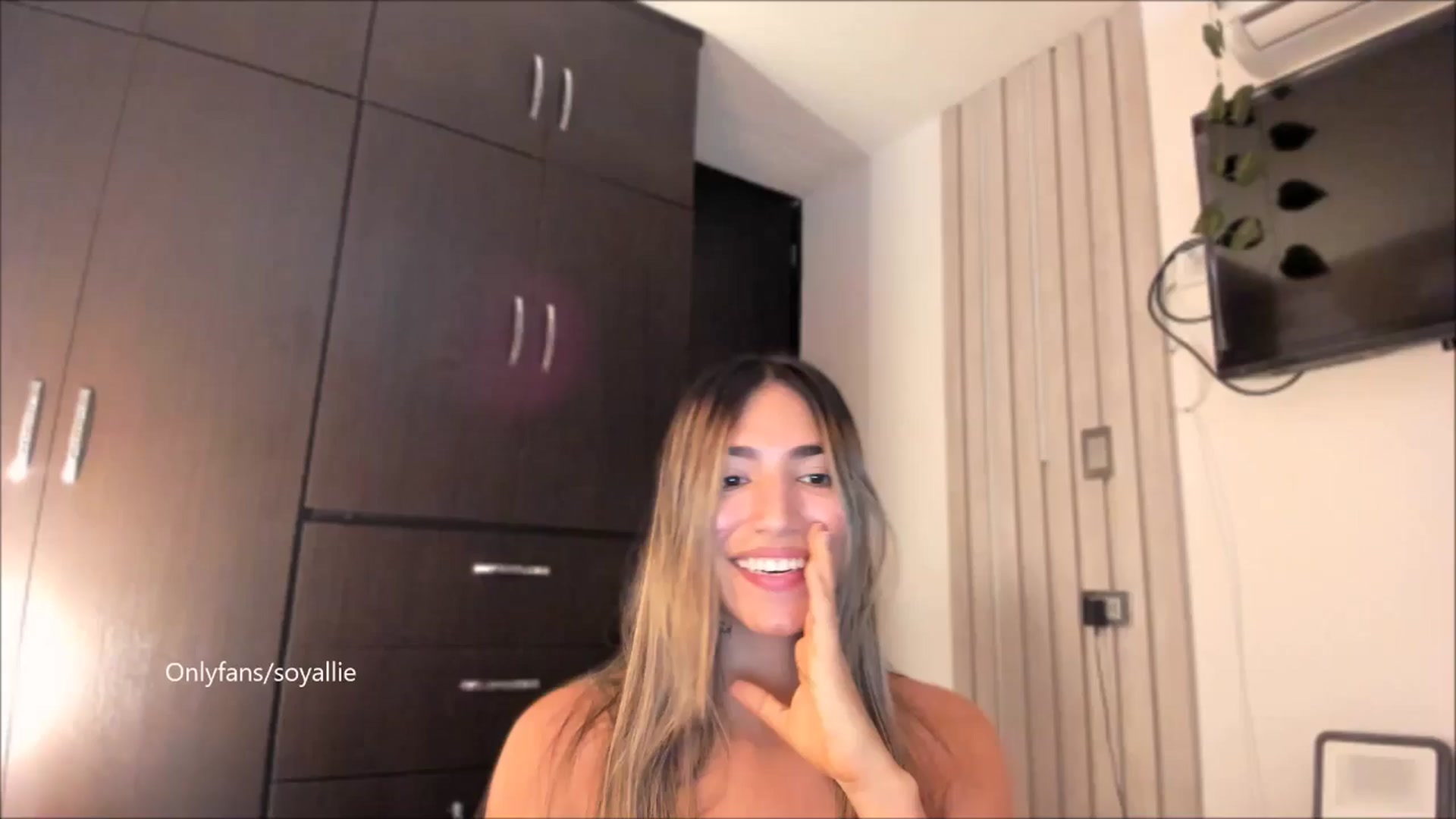 Gallery image thumbnail from Missbaby8's myfreecams stream on, 08/11/2025, 13:30 image 7 of 20