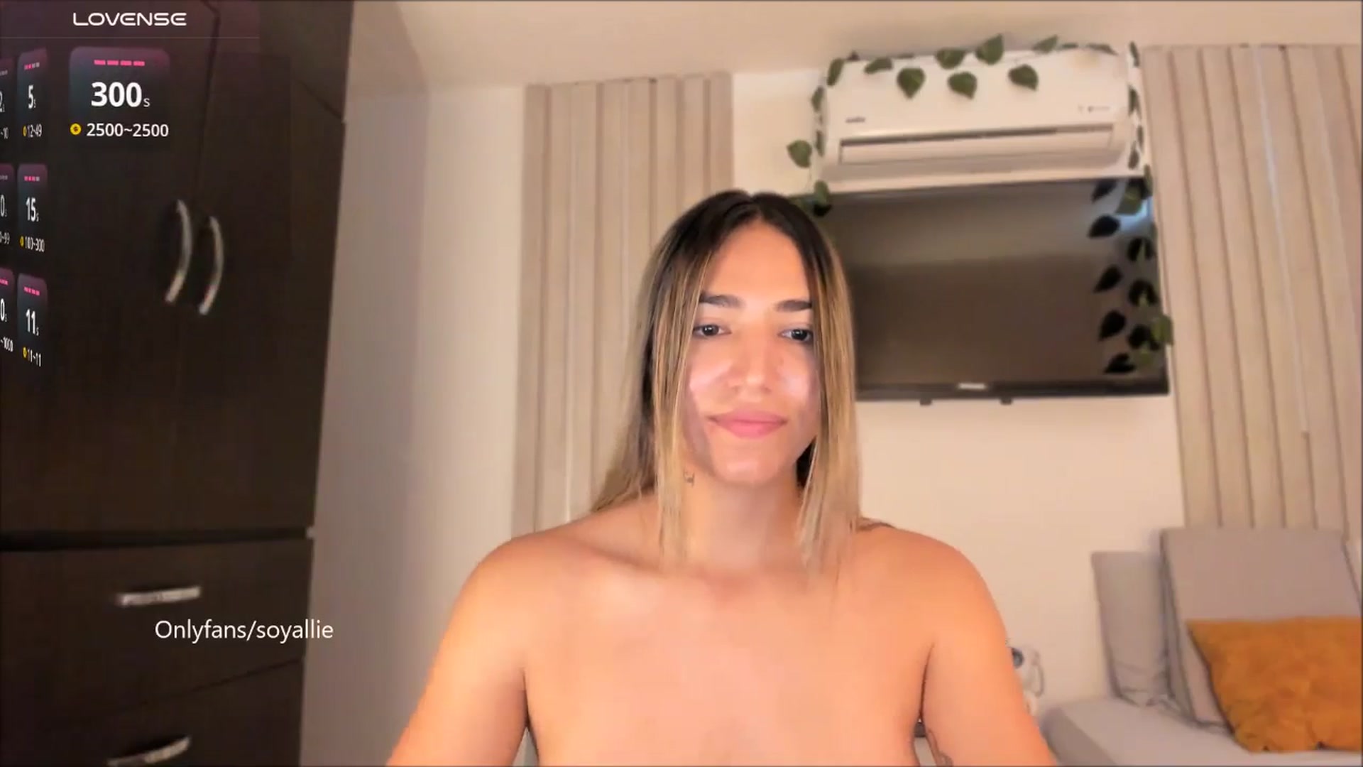 Gallery image thumbnail from Missbaby8's myfreecams stream on, 08/18/2025, 13:58 image 4 of 20