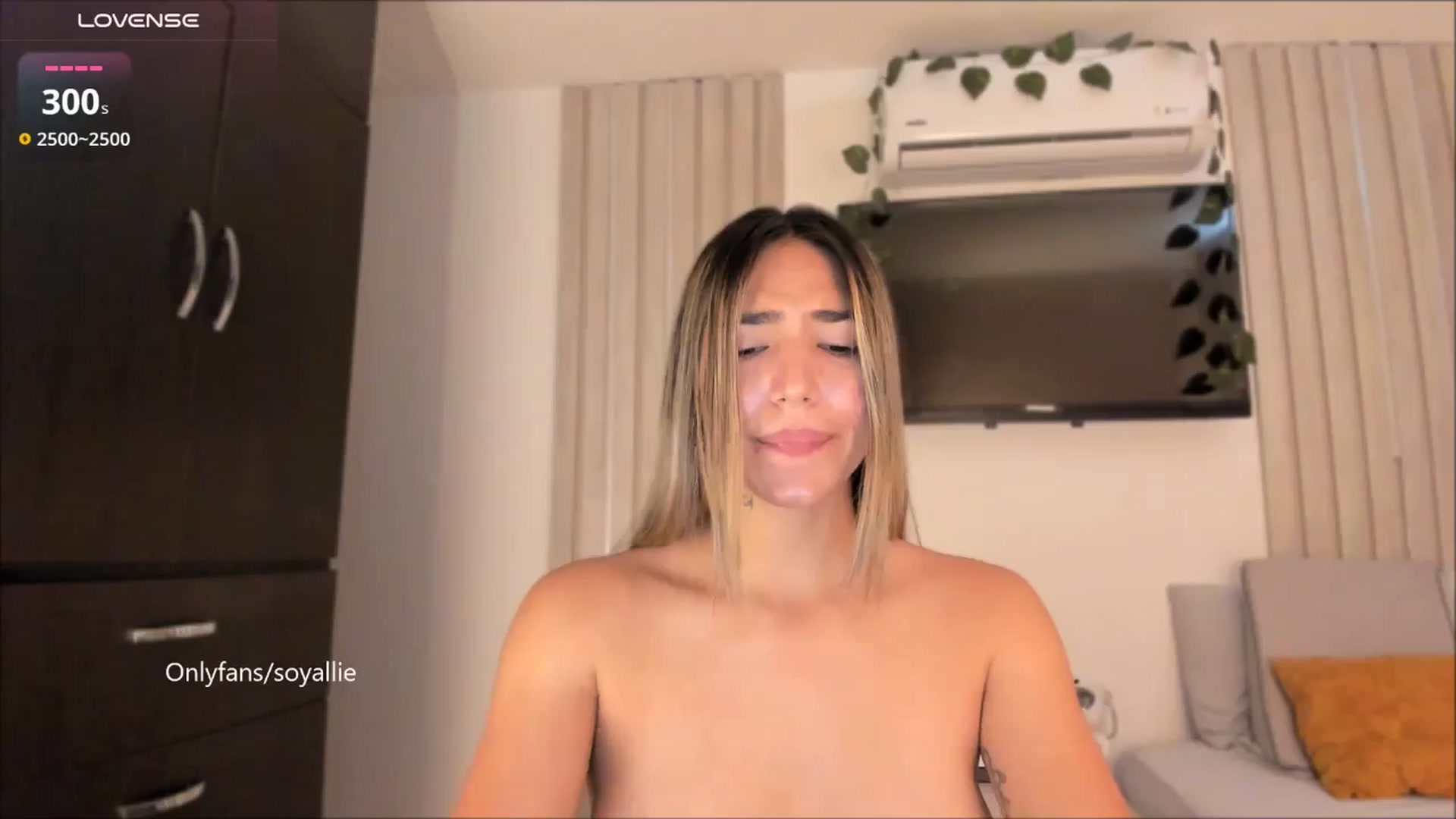 Gallery image thumbnail from Missbaby8's myfreecams stream on, 08/18/2025, 13:58 image 7 of 20