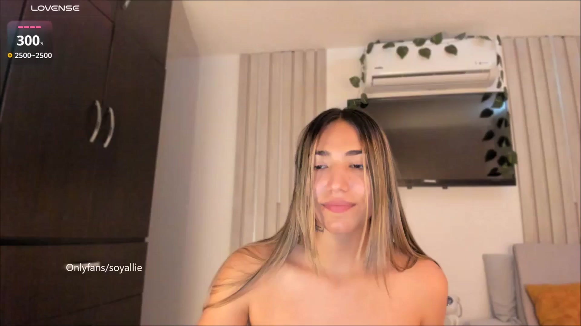 Gallery image thumbnail from Missbaby8's myfreecams stream on, 08/18/2025, 13:58 image 13 of 20