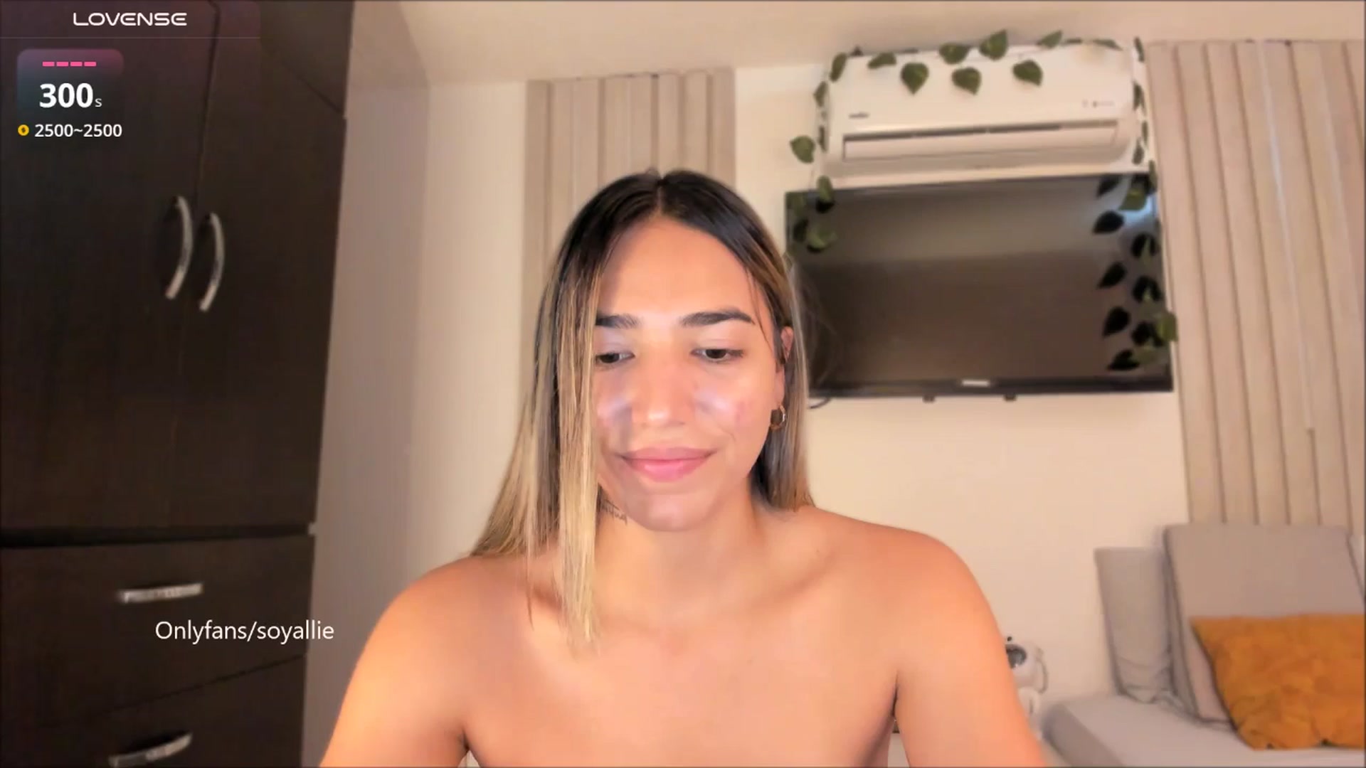 Gallery image thumbnail from Missbaby8's myfreecams stream on, 08/18/2025, 13:58 image 6 of 20
