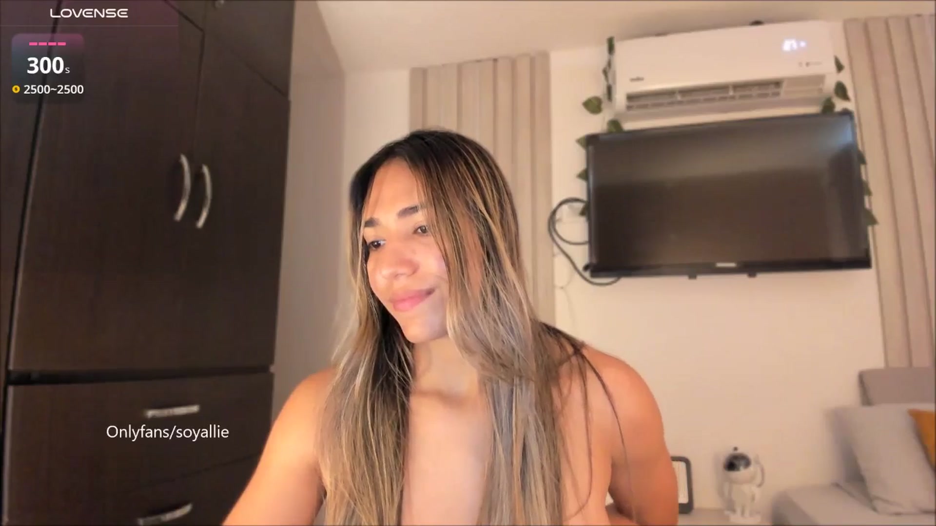Gallery image thumbnail from Missbaby8's myfreecams stream on, 08/22/2025, 11:59 image 13 of 20