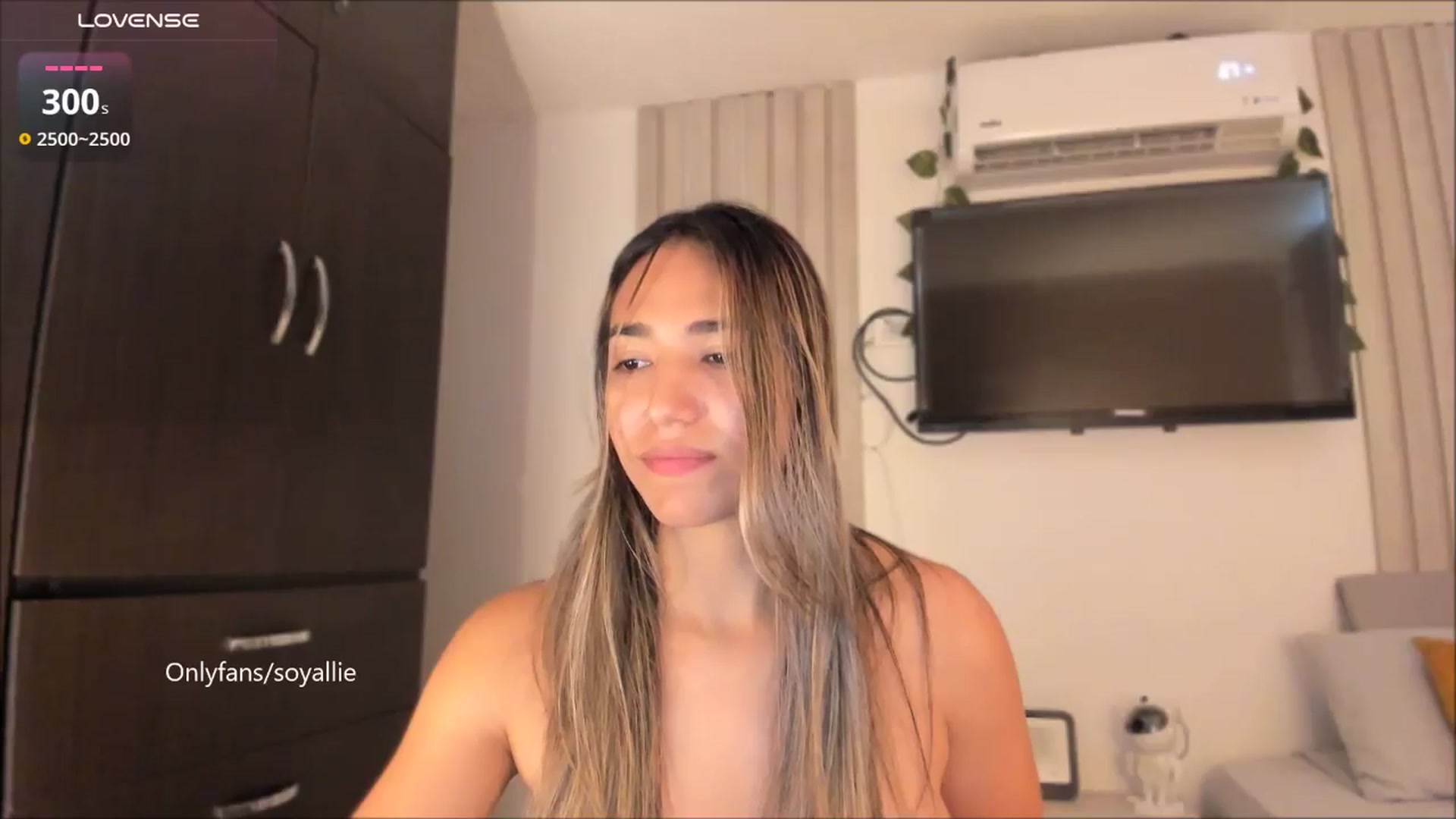 Gallery image thumbnail from Missbaby8's myfreecams stream on, 08/22/2025, 11:59 image 15 of 20