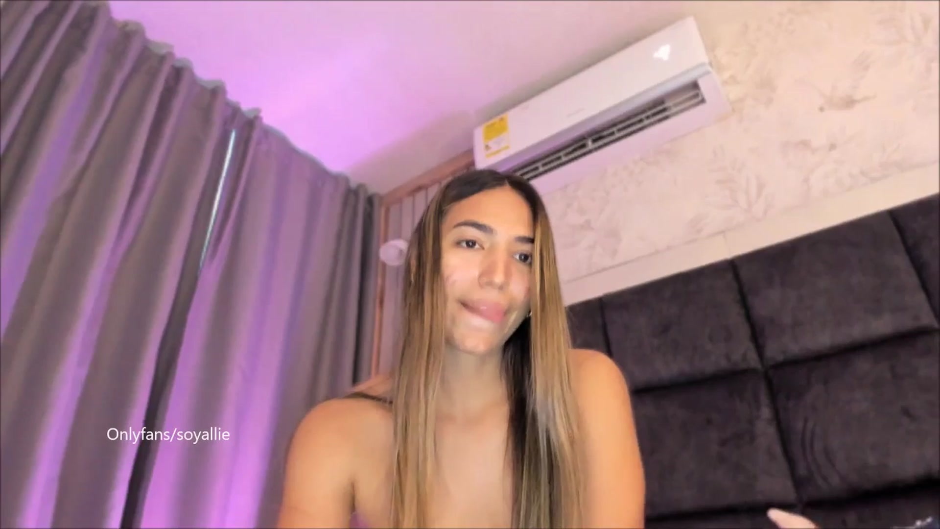 Gallery image thumbnail from Missbaby8's myfreecams stream on, 08/23/2025, 23:23 image 7 of 20