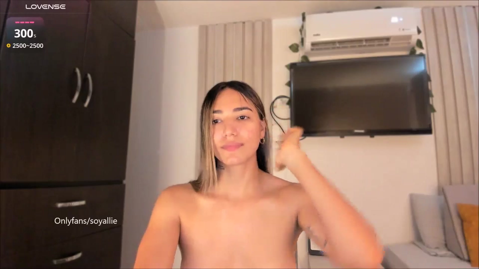 Gallery image thumbnail from Missbaby8's myfreecams stream on, 08/25/2025, 13:26 image 17 of 20