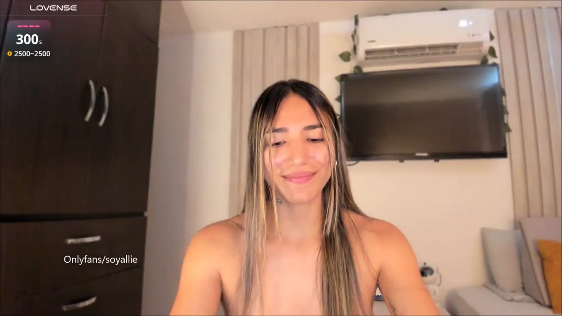 Gallery image thumbnail from Missbaby8's myfreecams stream on, 08/25/2025, 14:01 image 4 of 20