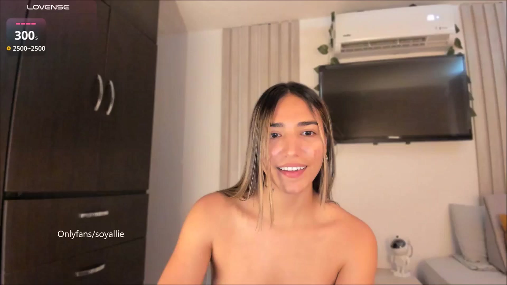 Gallery image thumbnail from Missbaby8's myfreecams stream on, 08/25/2025, 14:01 image 15 of 20