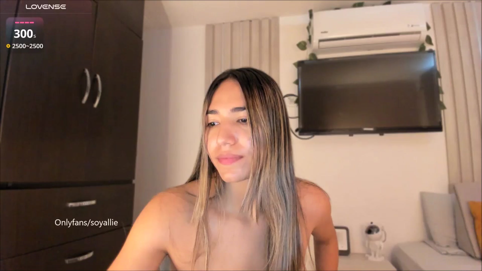 Gallery image thumbnail from Missbaby8's myfreecams stream on, 08/26/2025, 13:51 image 5 of 20